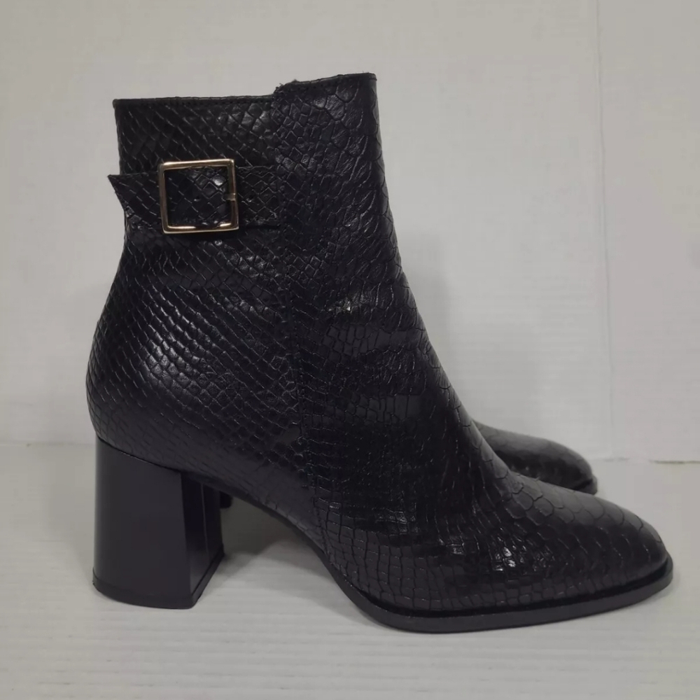 Antonio de Falia Camila Embossed  Black Heeled Ankle Boots Women's size‎ 8 Snake